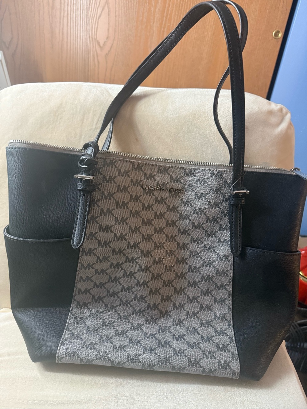 Michael Kors Black and Gray MK Signature Gilly Tote